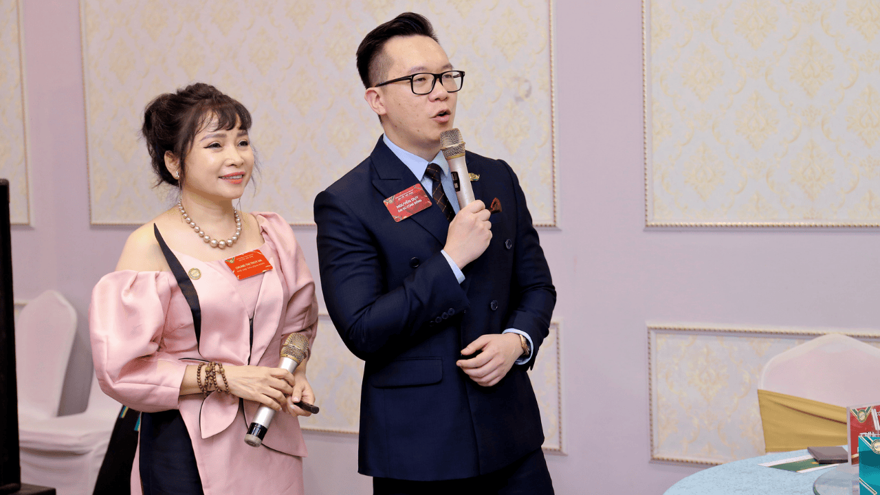 Chia sẻ các giải pháp công nghệ bán hàng online có hỗ trợ AI tại sự kiện